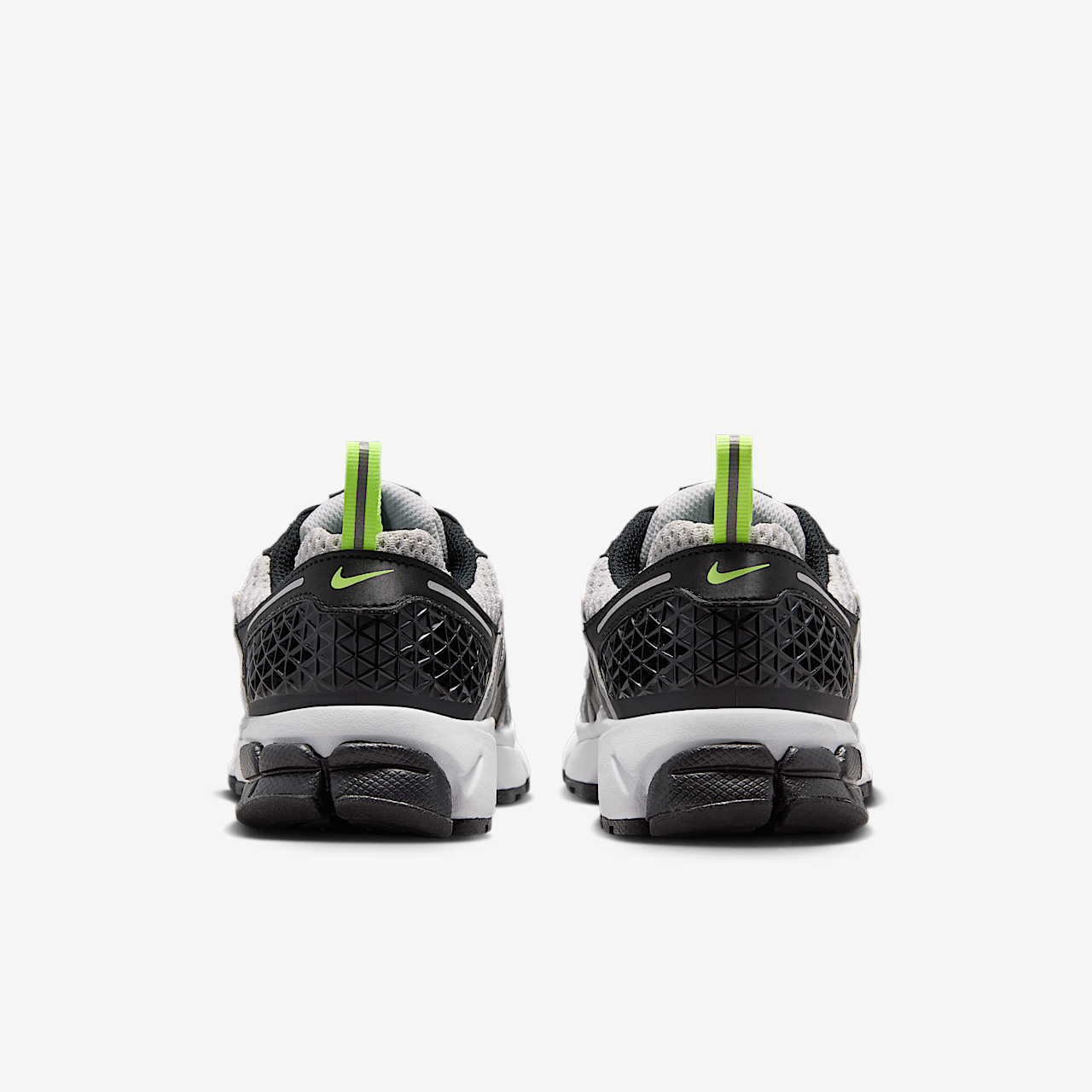 Nike Vomero sneaker Zwart/Photon Dust/Volt Ice/Metallic Silver