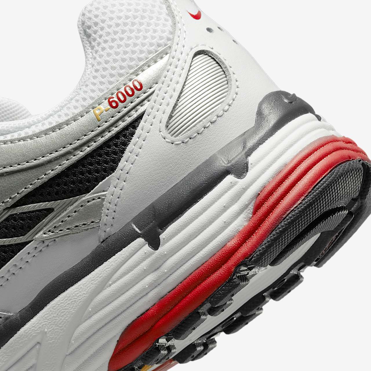 Nike P-6000 sneaker Wit/Metallic Platinum/Dark Charcoal/Varsity Red
