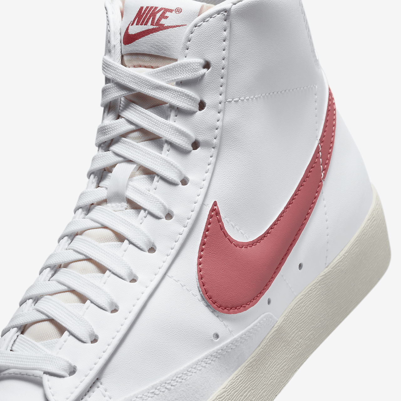 Nike Blazer sneaker Wit/Red Stardust/Sail/Adobe