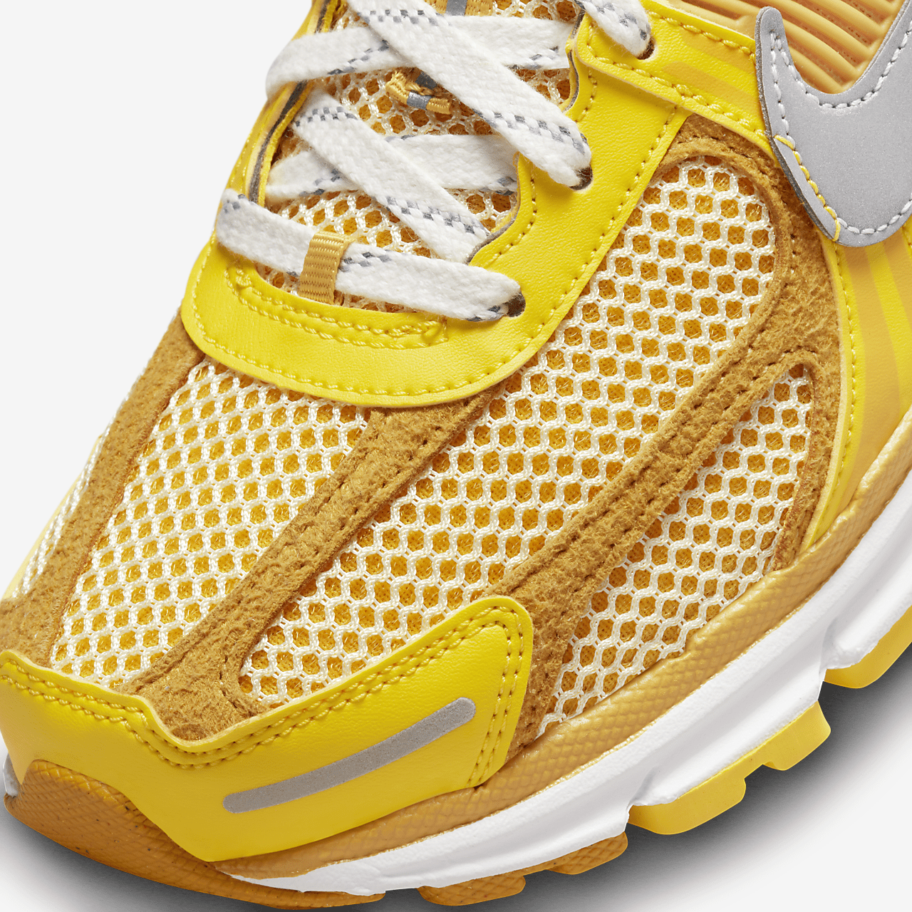 Nike Vomero sneaker Yellow Strike/Citron Tint/Yellow Ochre/Metallic Silver