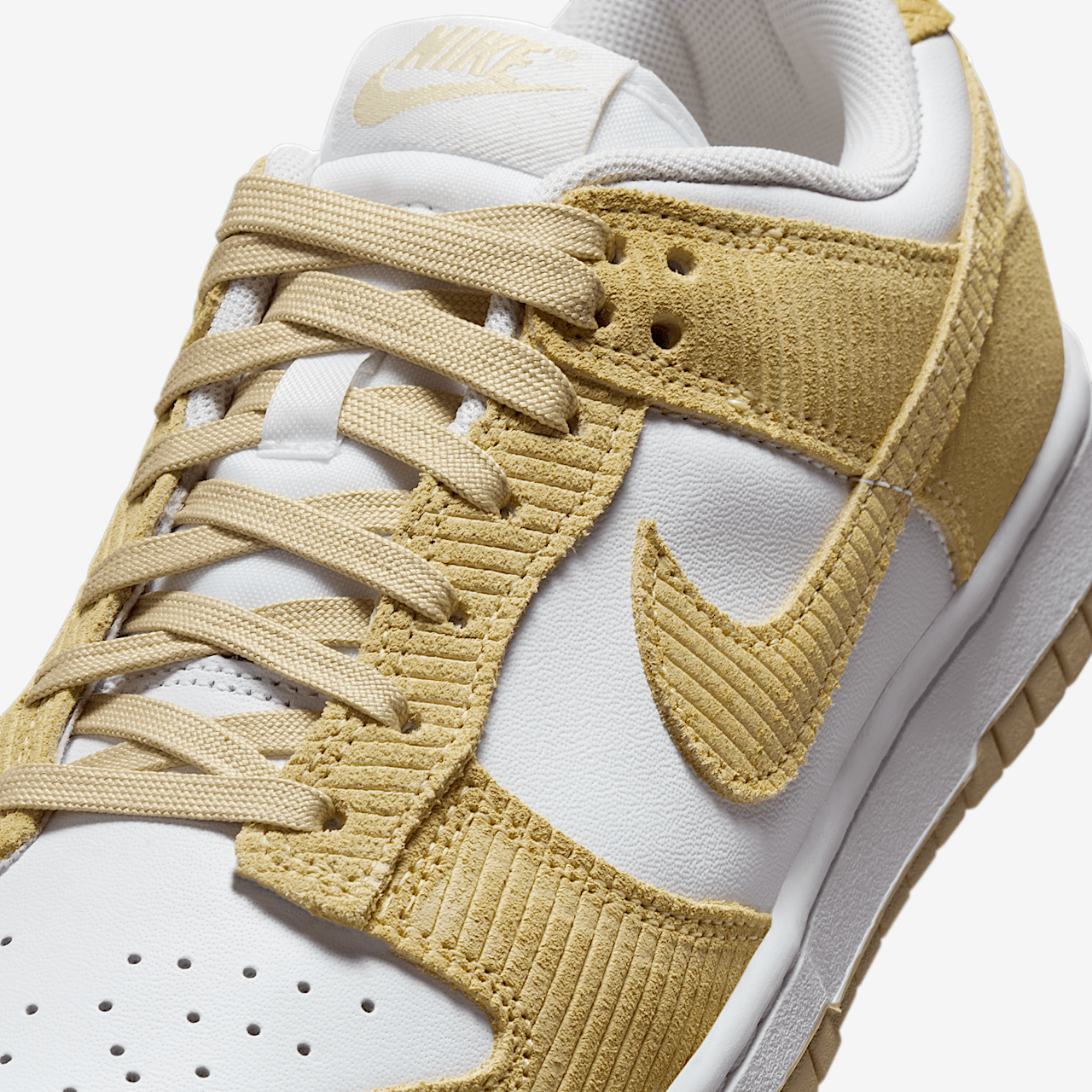 Nike Dunk Low sneaker Alabaster/Wit/Team Gold/Soft Yellow