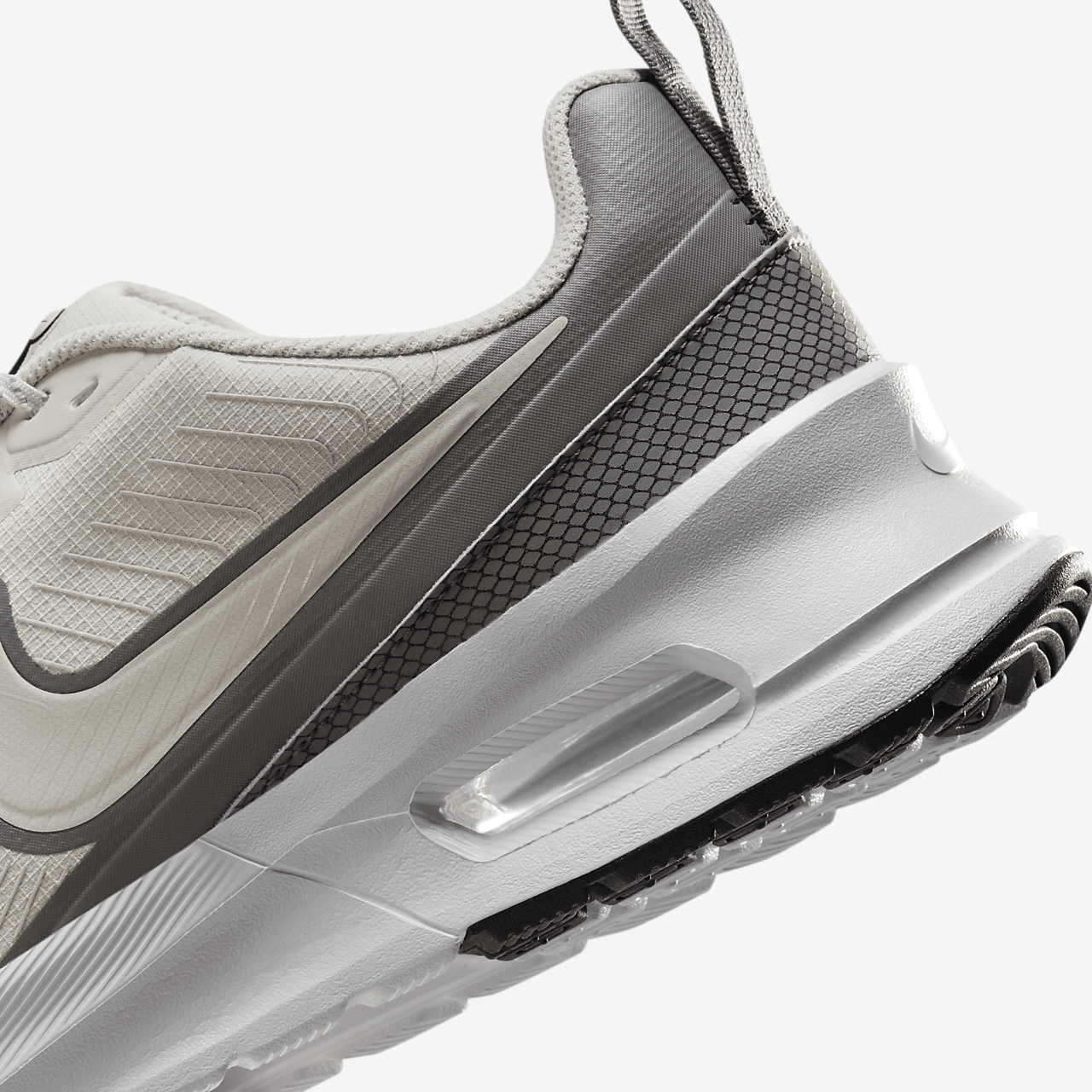 Nike Air Max Nuaxis sneaker Light Bone/Flat Pewter/Light Iron Ore/Light Bone