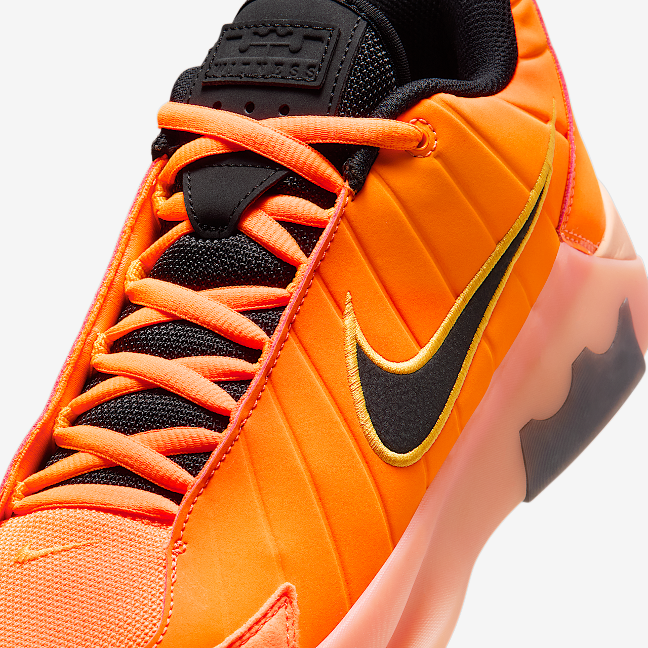 Nike LeBron sneaker Total Orange/Orange Chalk/Sundial/Zwart