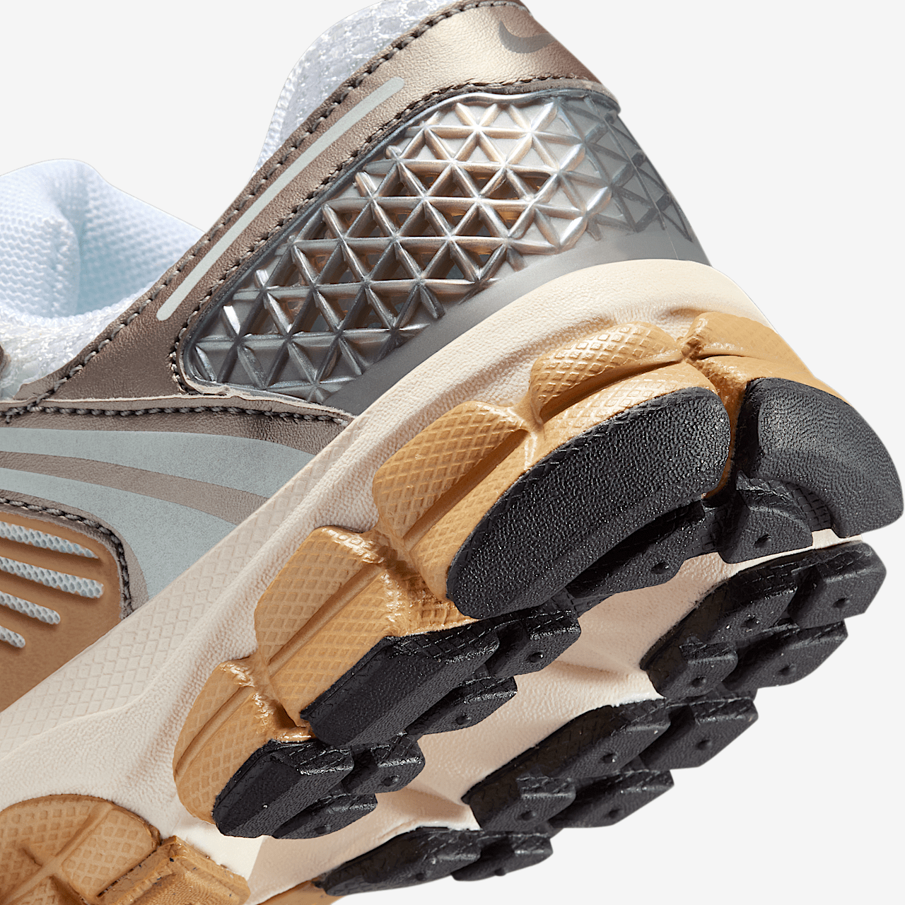 Nike Vomero sneaker Metallic Pewter/Parachute Beige/Wit/Medium Ash