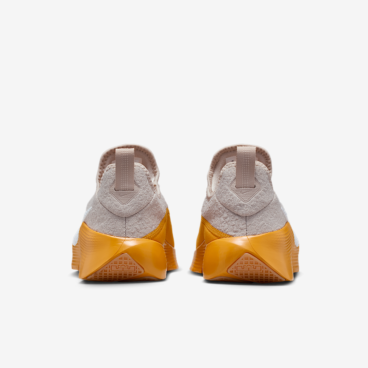 Nike LeBron sneaker Cream II/Gold Leaf/Wit