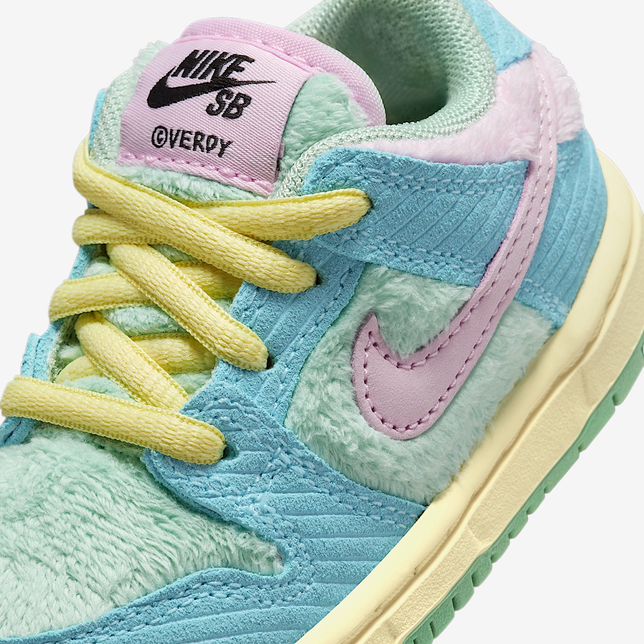 Nike Dunk Low sneaker Blue Gaze/Bicycle Yellow/Enamel Green/Light Arctic Pink