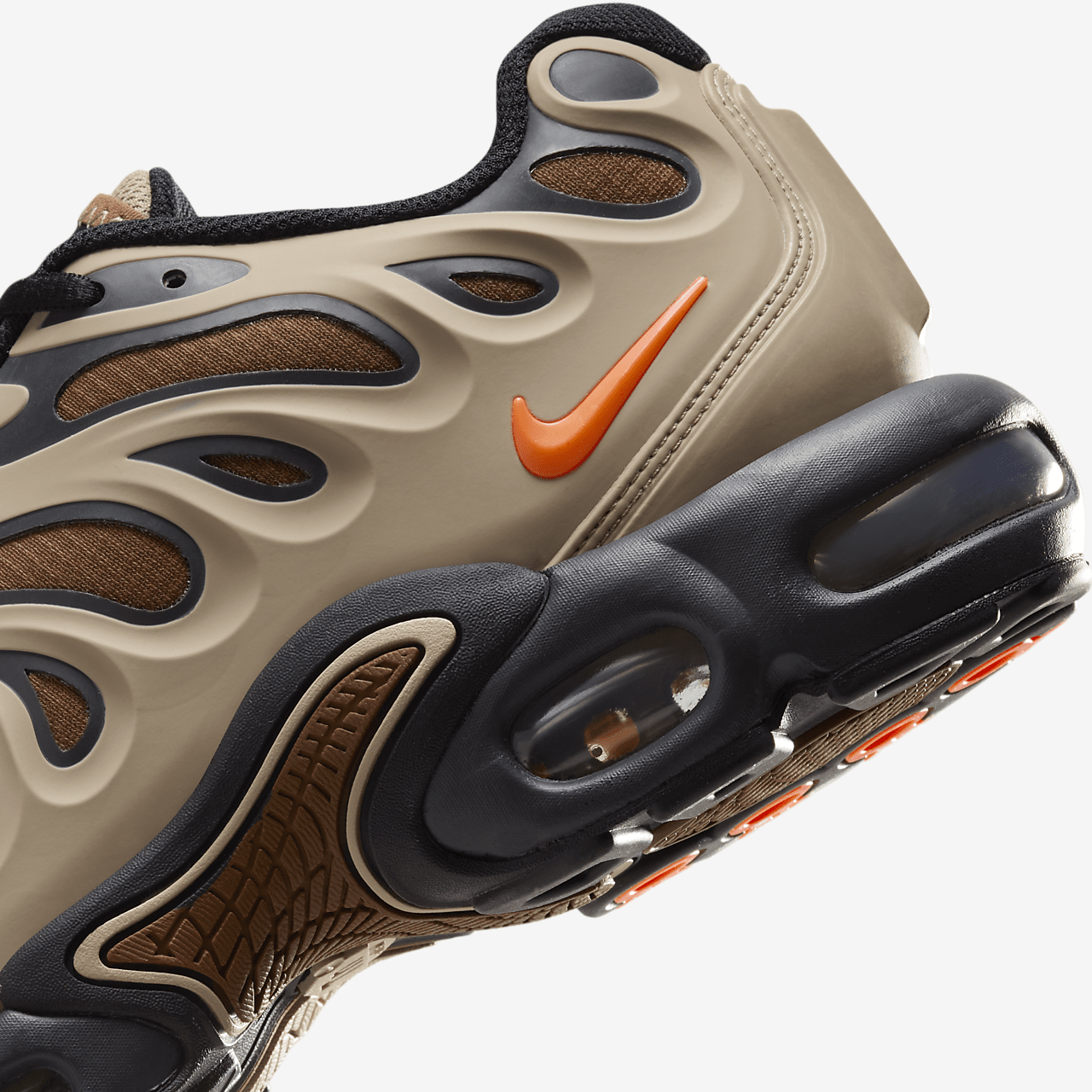 Nike Air Max Plus Drift sneaker Khaki/Dark Smoke Grey/Sanddrift/Hyper Crimson