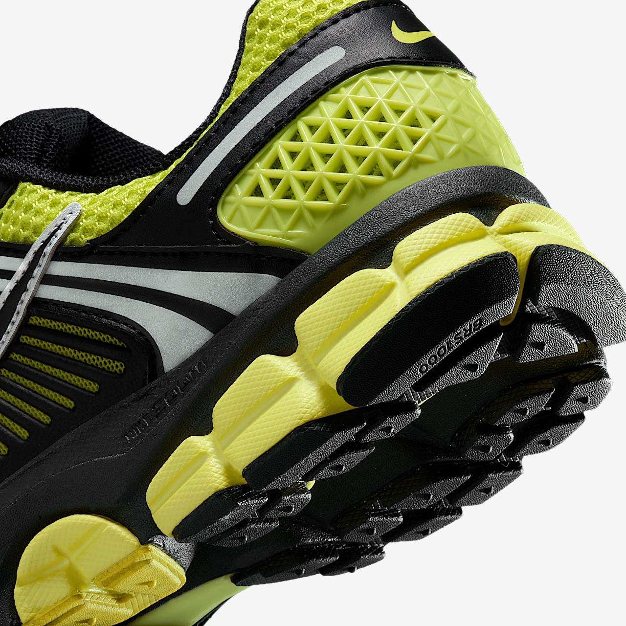 Nike Vomero sneaker Zwart/Metallic Platinum/Bright Cactus/Cyber
