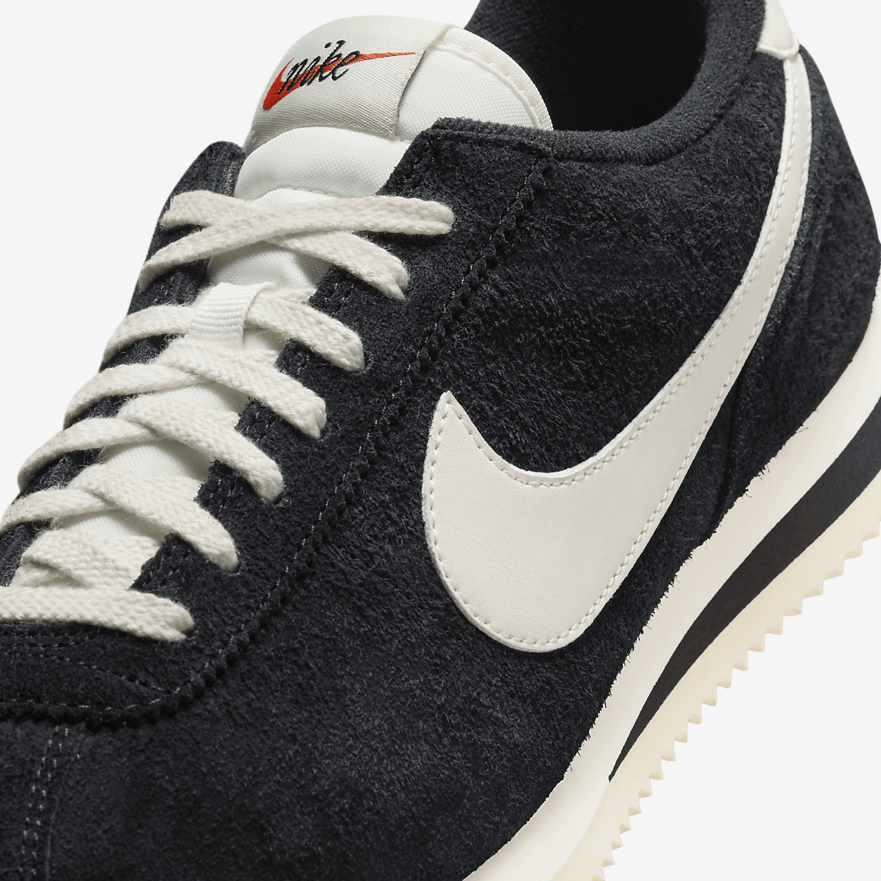 Nike 530 sneaker Zwart/Coconut Milk/Team Orange/Sail