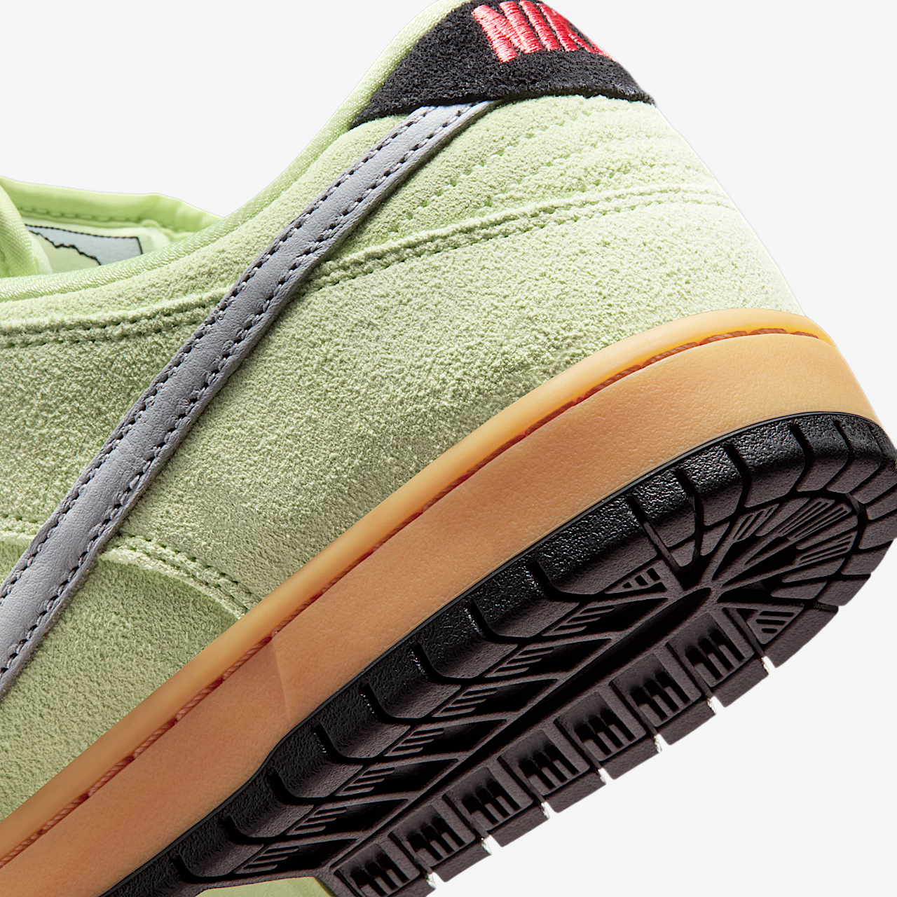 Nike Dunk Low sneaker Pistachio Frost/Zwart/Gum Yellow/Wolf Grey
