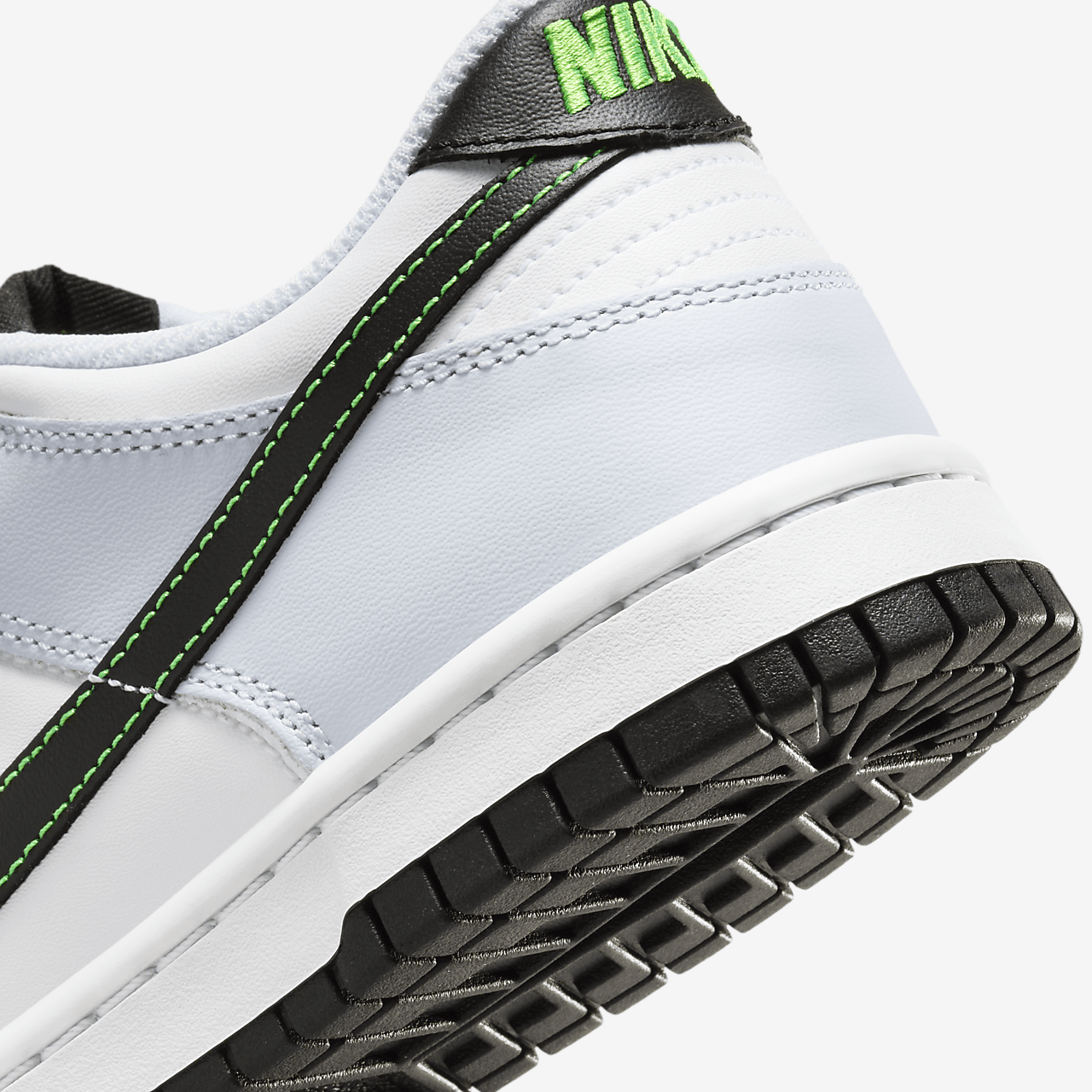 Nike Dunk Low sneaker Wit/Football Grey/Green Strike/Zwart