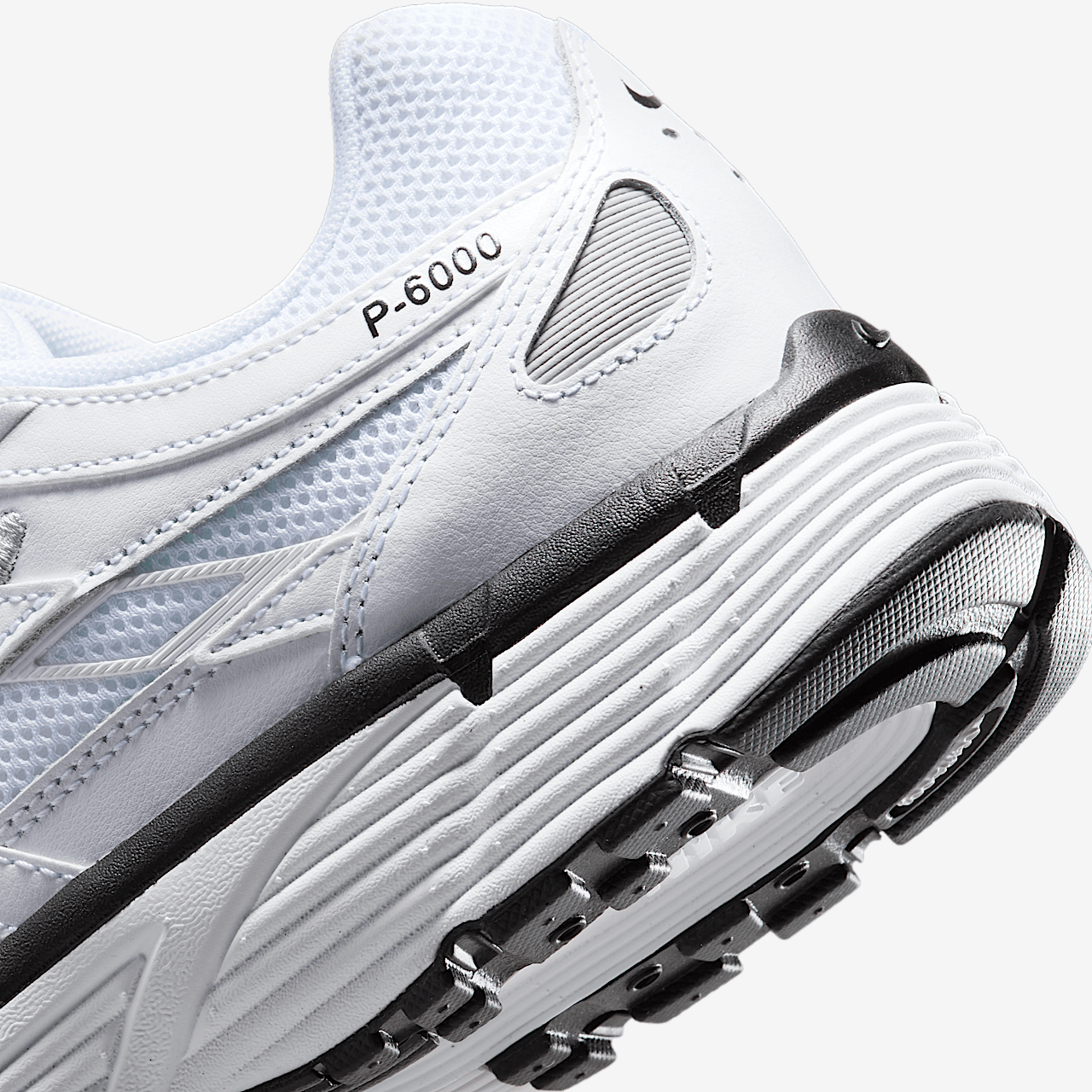 Nike P-6000 sneaker Wit/Metallic Silver/Zwart/Zwart