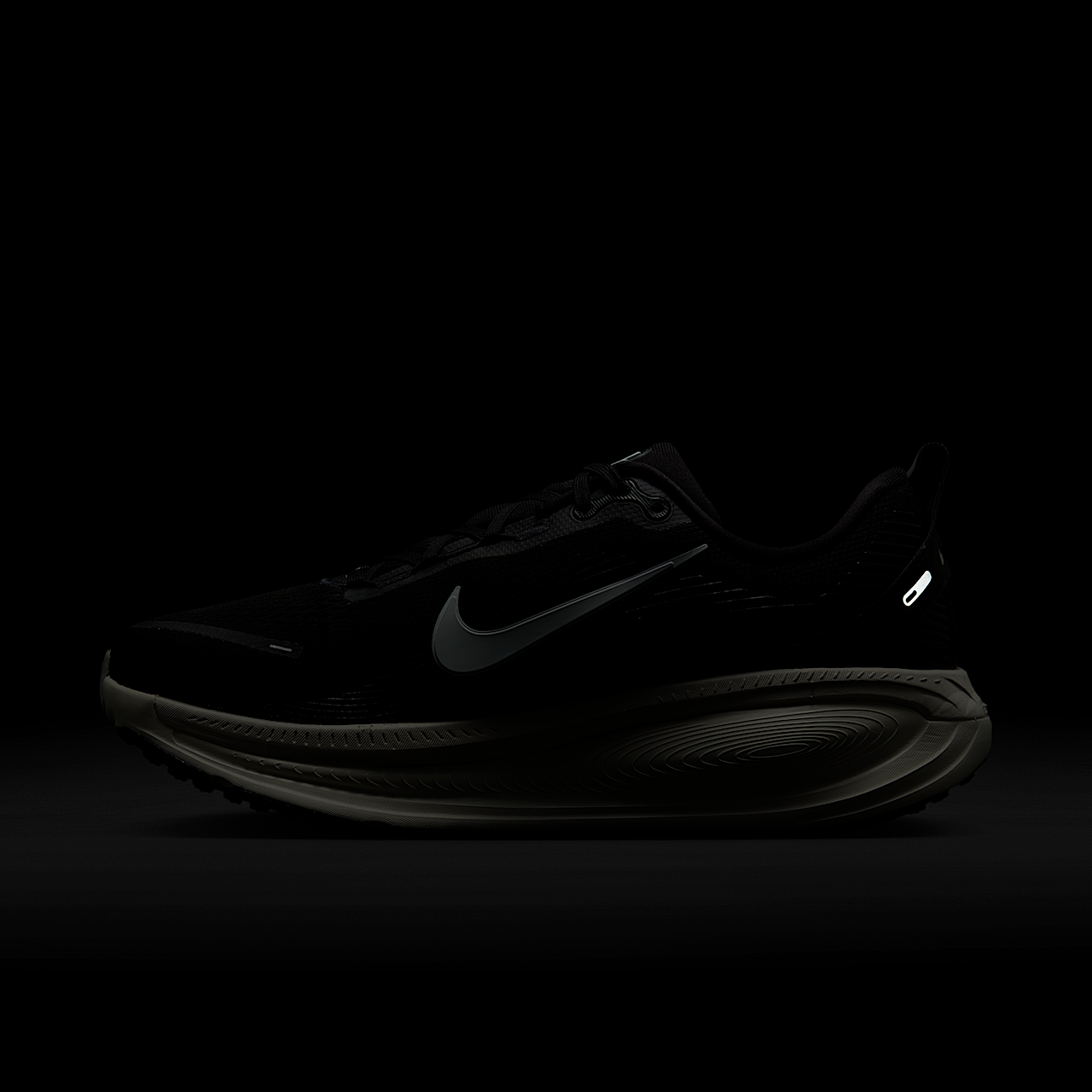 Nike Vomero sneaker Zwart/Coconut Milk/Light Iron Ore/Summit White