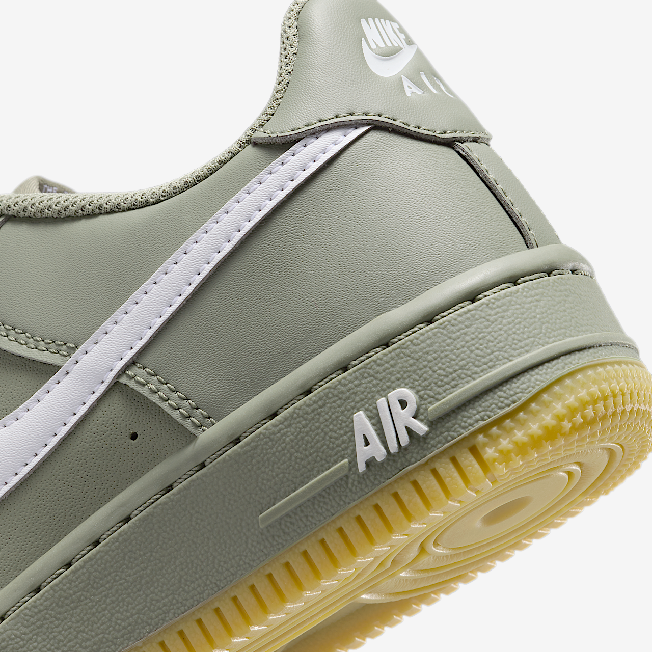 Nike Air Force 1 sneaker Light Army/Gum Light Brown/Metallic Silver/Wit
