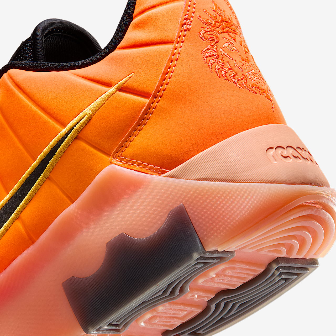 Nike LeBron sneaker Total Orange/Orange Chalk/Sundial/Zwart