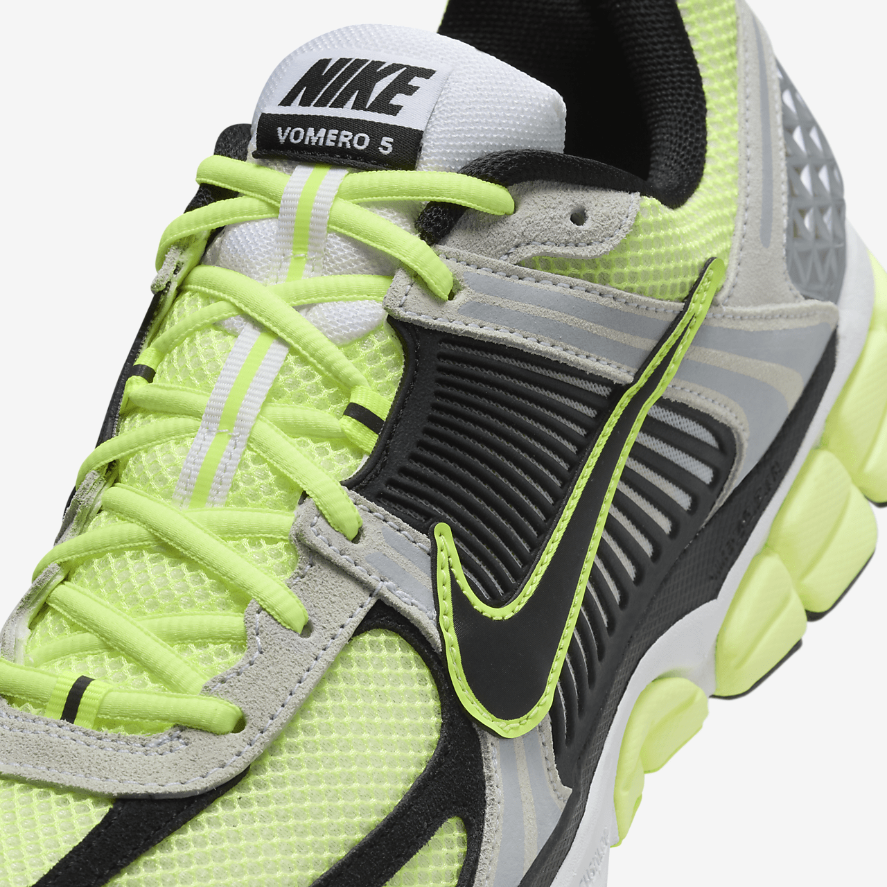 Nike Vomero sneaker Volt/Wit/Metallic Platinum/Zwart