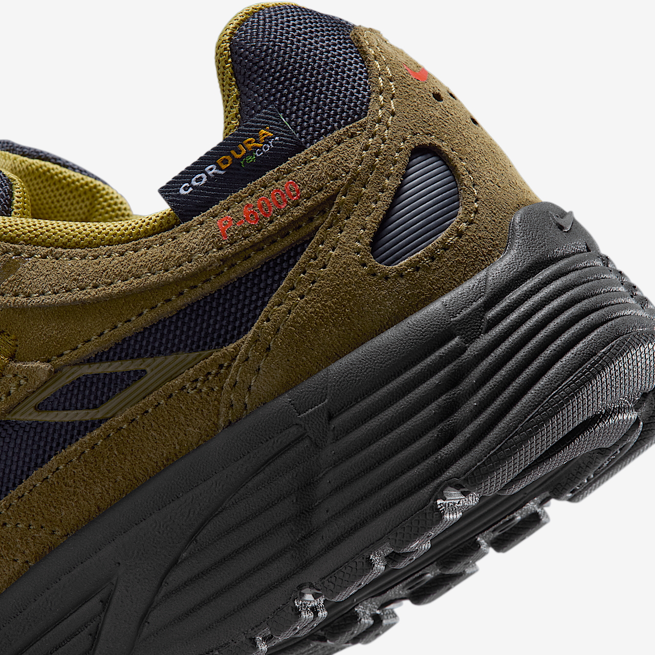 Nike P-6000 sneaker Olive Flak/Zwart/Quantum Moss/Picante Red