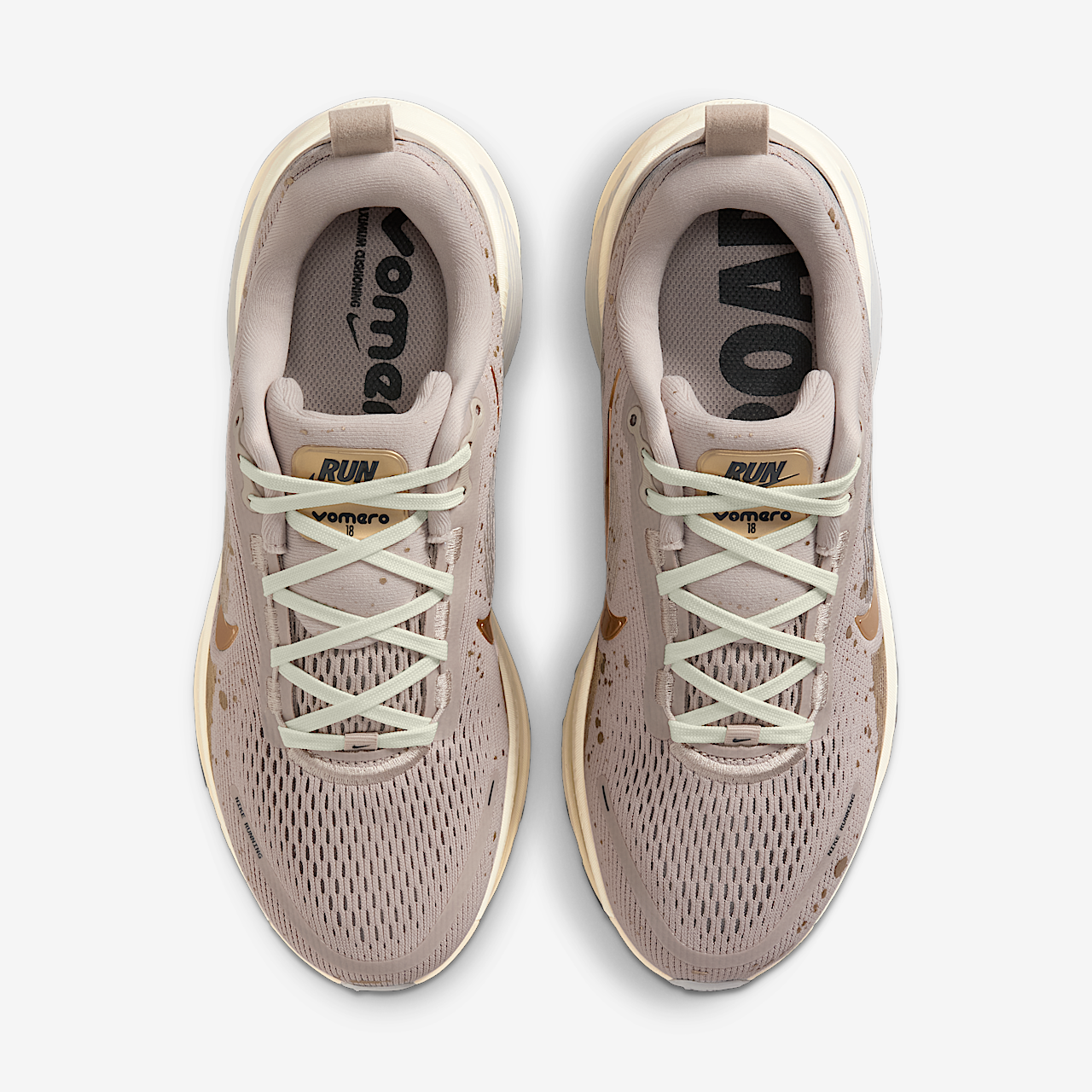 Nike Vomero sneaker Cream II/Coconut Milk/Light Smoke Grey/Metallic Gold Grain