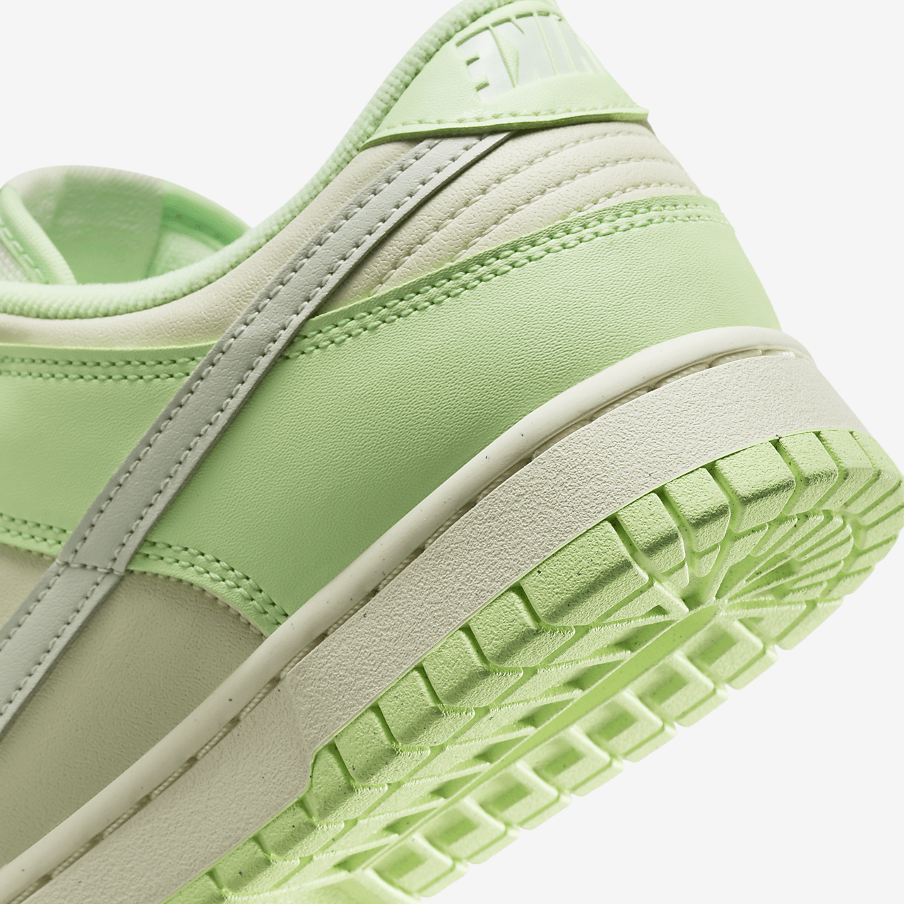 Nike Dunk Low sneaker Sea Glass/Vapor Green/Sail/Light Silver