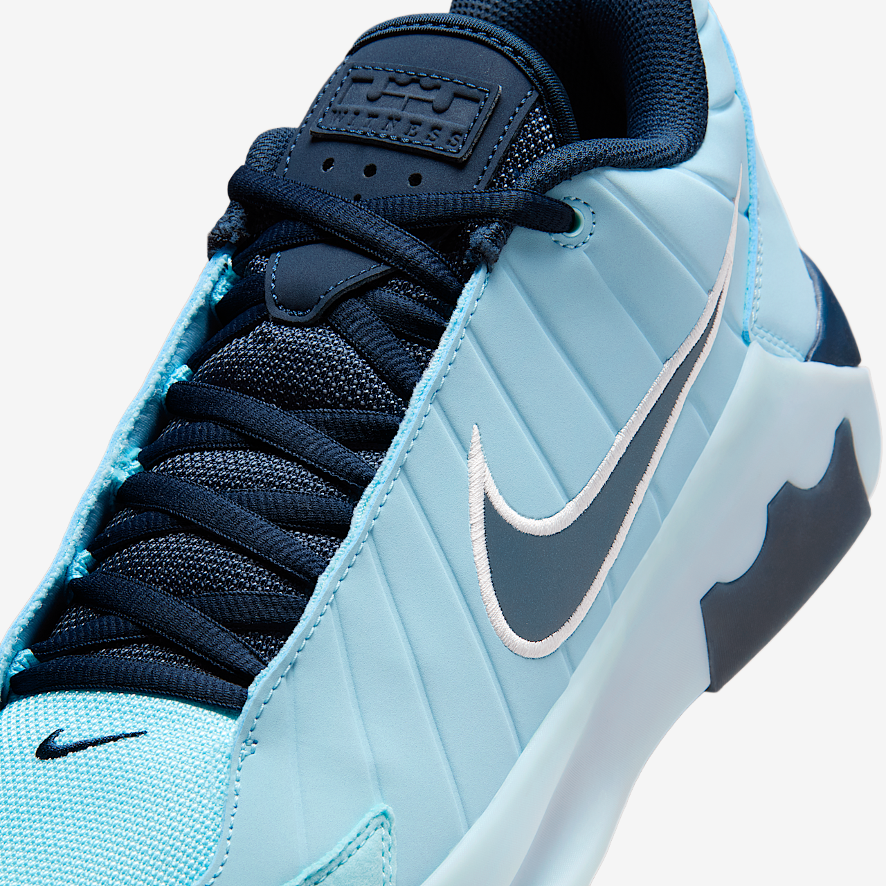 Nike LeBron sneaker Glacier Ice/Glacier Blue/Metallic Silver/Armory Navy