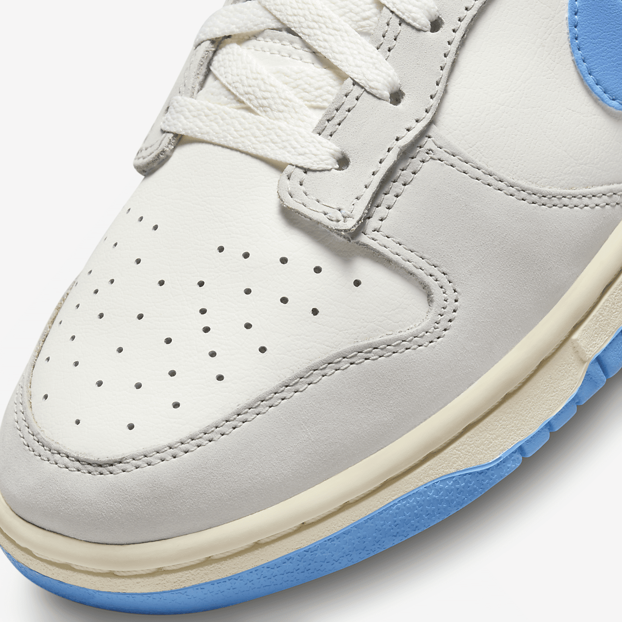 Nike Dunk Low sneaker Sail/Light Iron Ore/Light Smoke Grey/University Blue