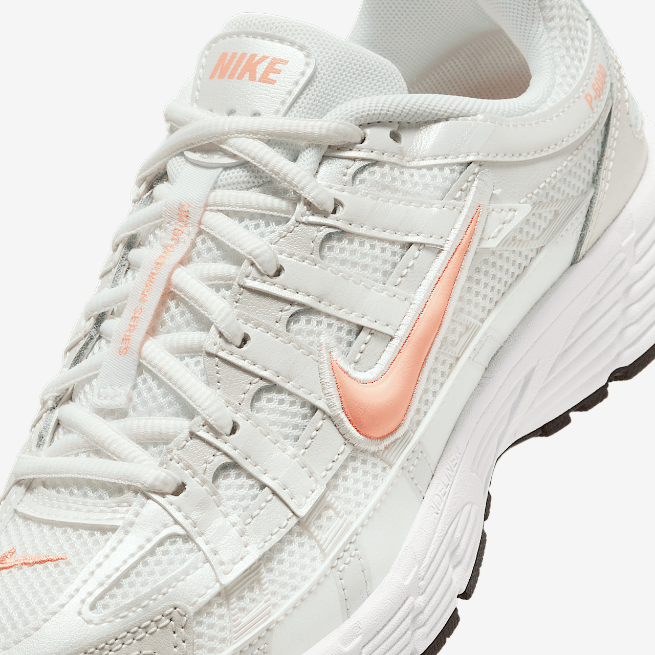 Nike P-6000 sneaker Summit White/Metallic Summit White/Zwart/Apricot Agate