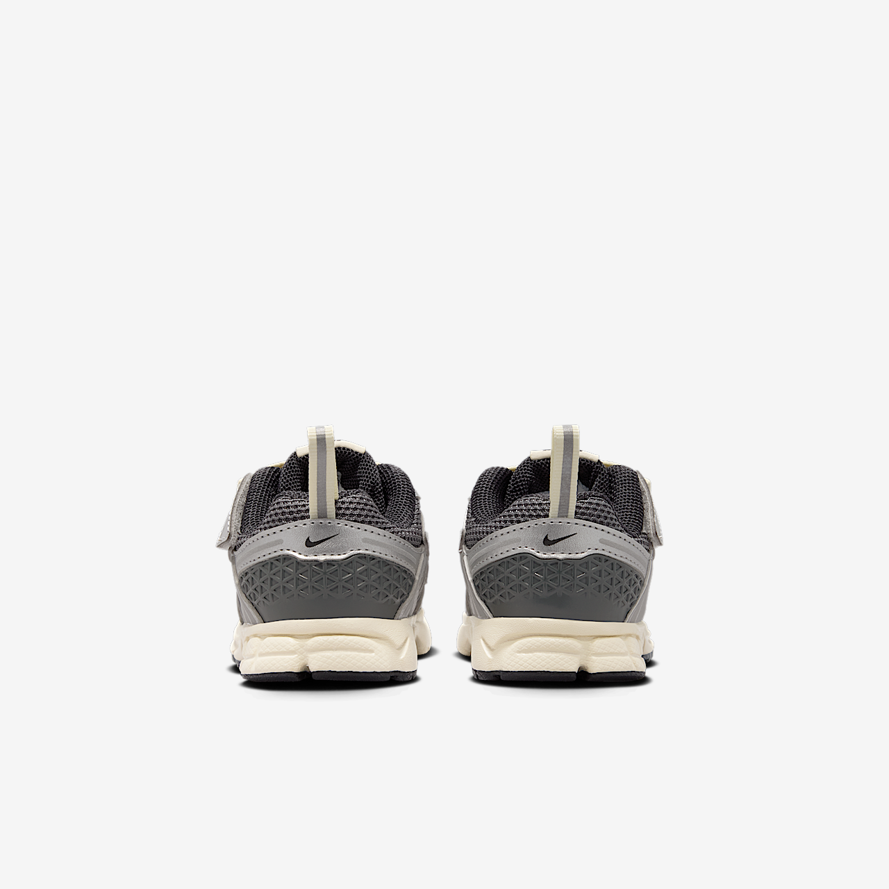 Nike Vomero sneaker Iron Grey/Metallic Silver/Coconut Milk/Chrome
