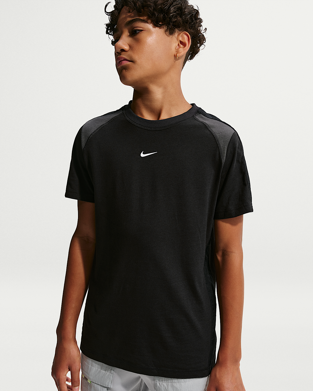 Детские шорты Nike Sportswear City Utility Big Kids' Short-Sleeve Top