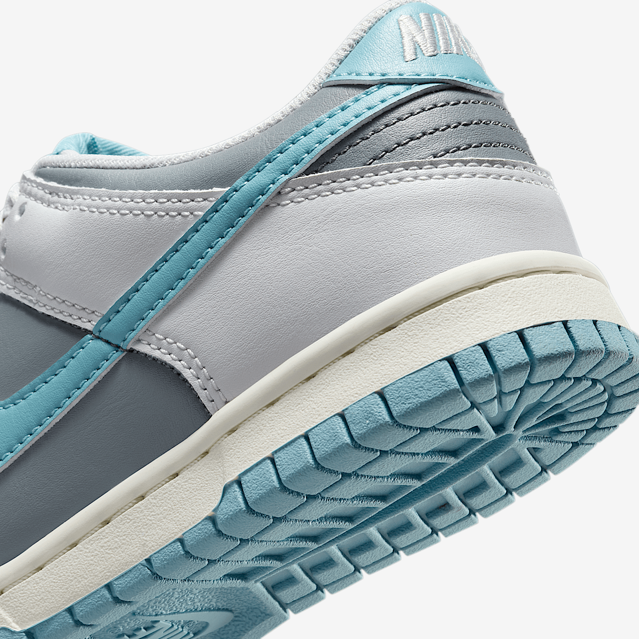 Nike Dunk Low sneaker Photon Dust/Smoke Grey/Sail/Denim Turquoise