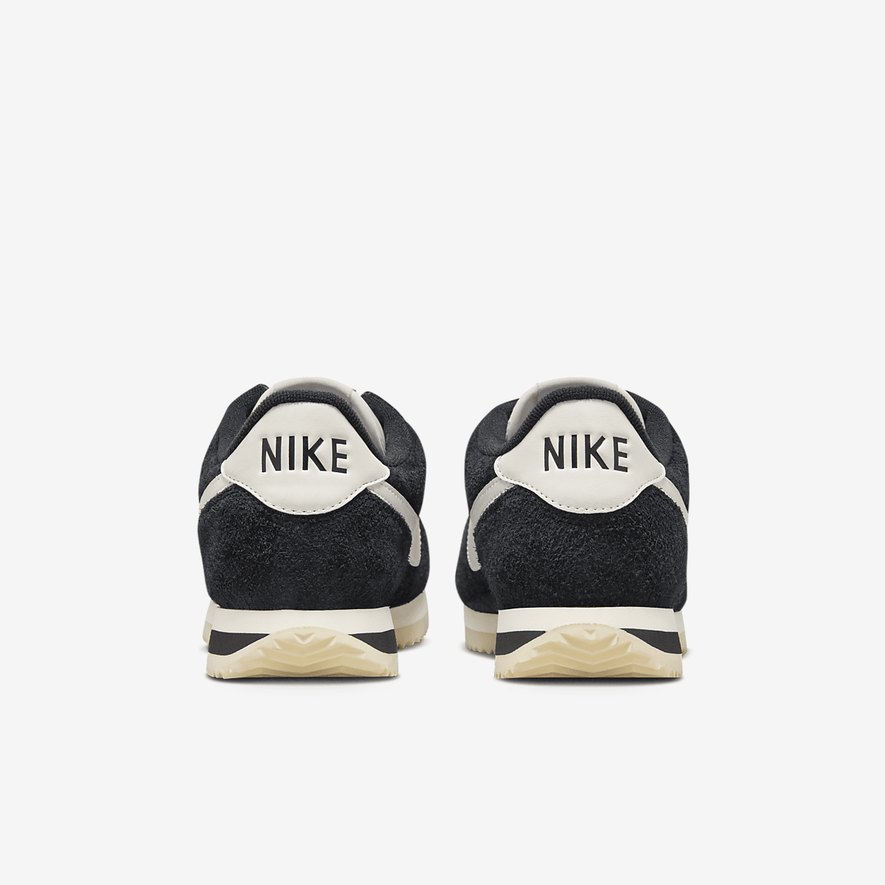 Nike 530 sneaker Zwart/Coconut Milk/Team Orange/Sail