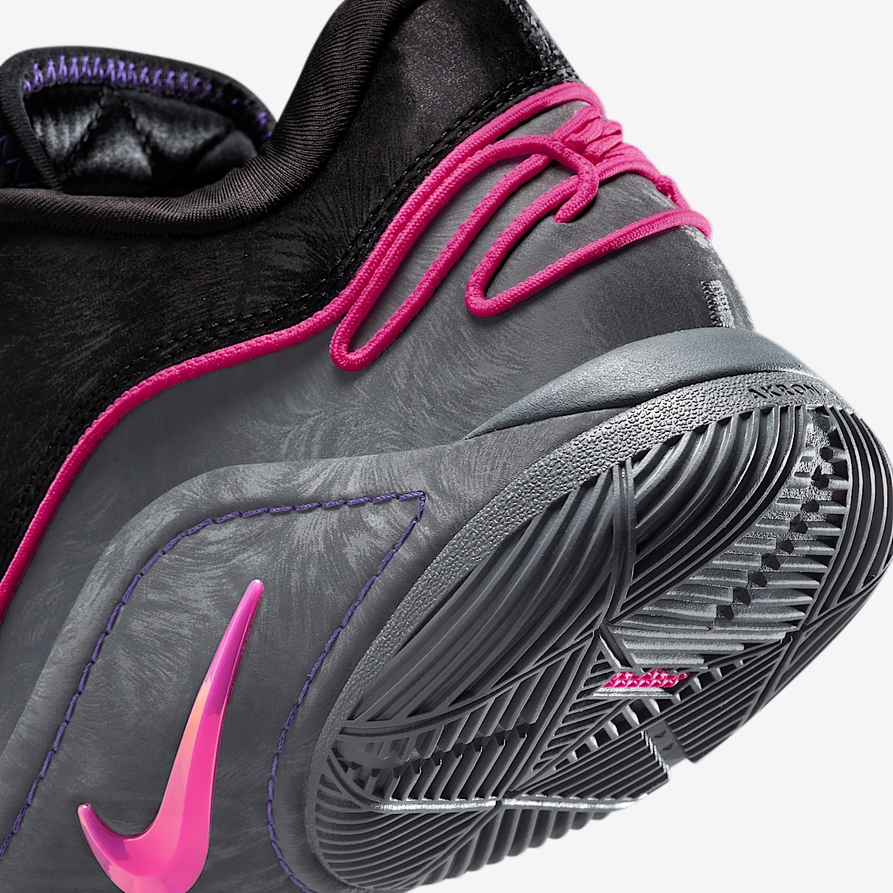 Nike LeBron sneaker Zwart/Dark Grey/Field Purple/Laser Fuchsia