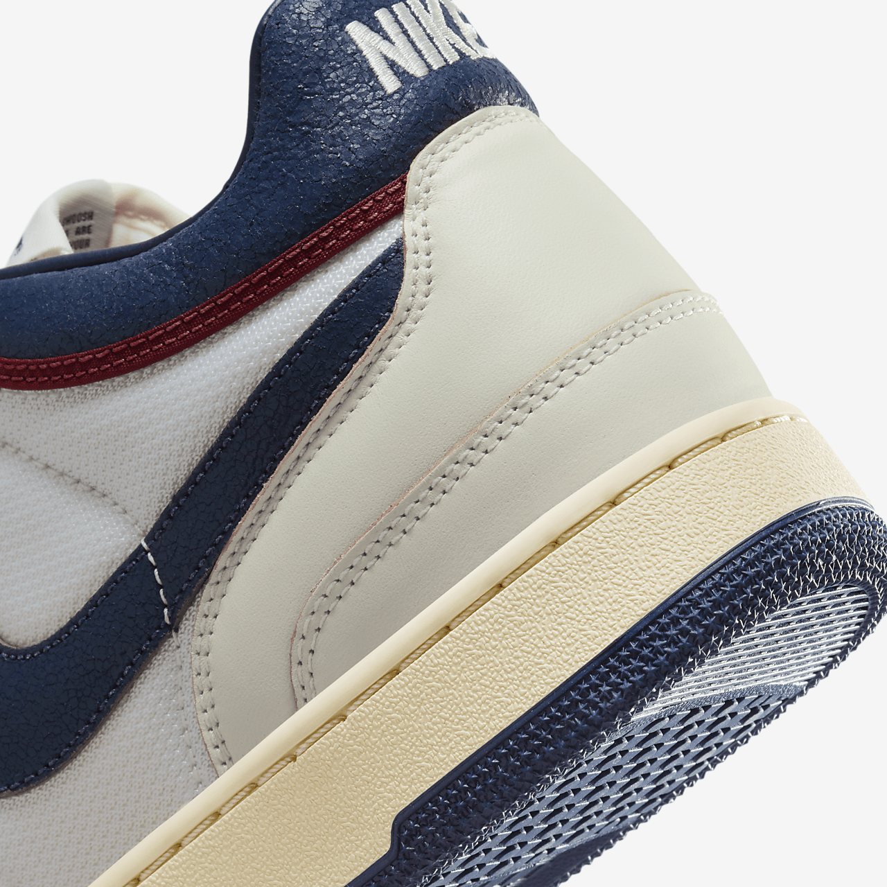 Nike  sneaker Sail/Coconut Milk/Pale Vanilla/Midnight Navy