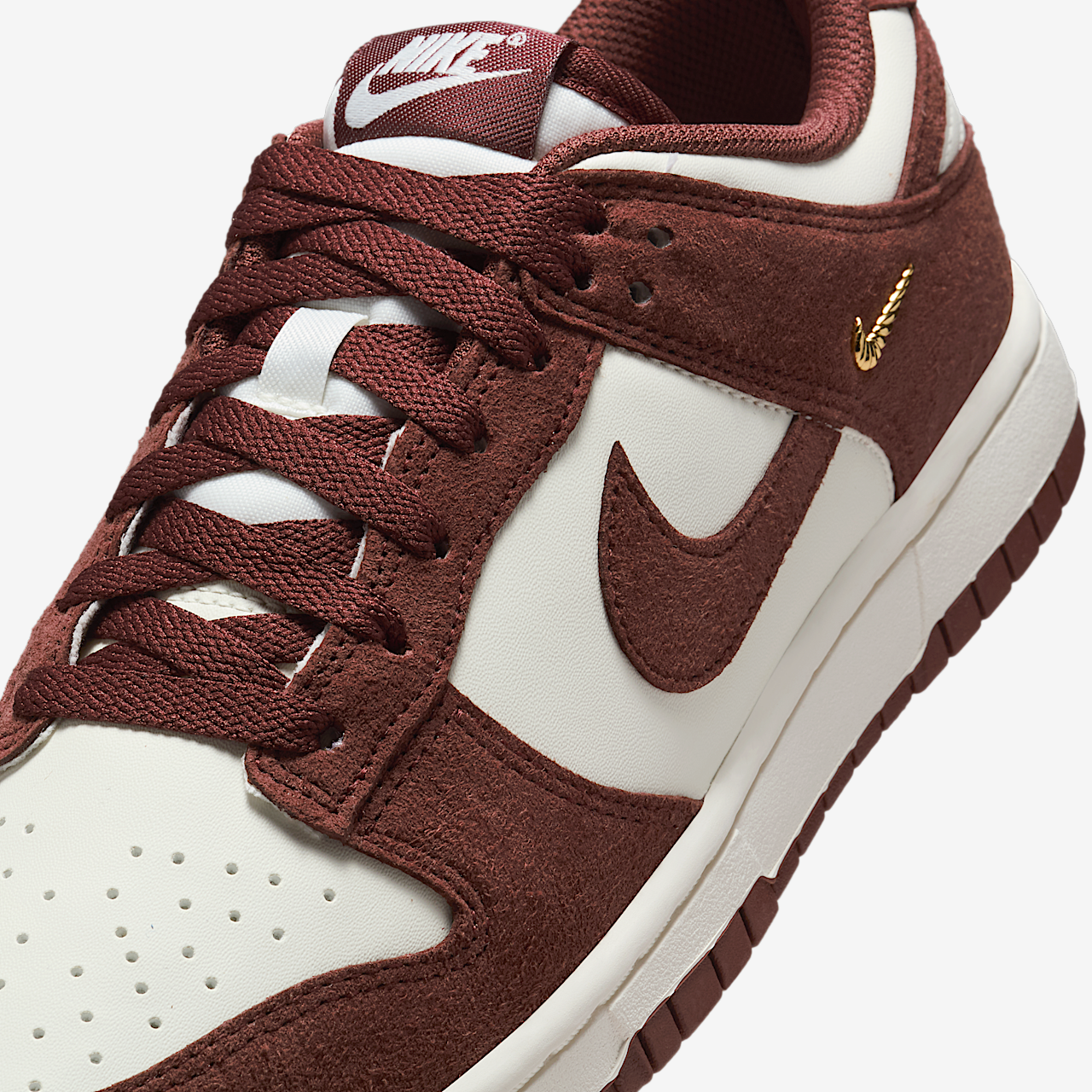 Nike Dunk Low sneaker Sail/Metallic Gold/Red Sepia