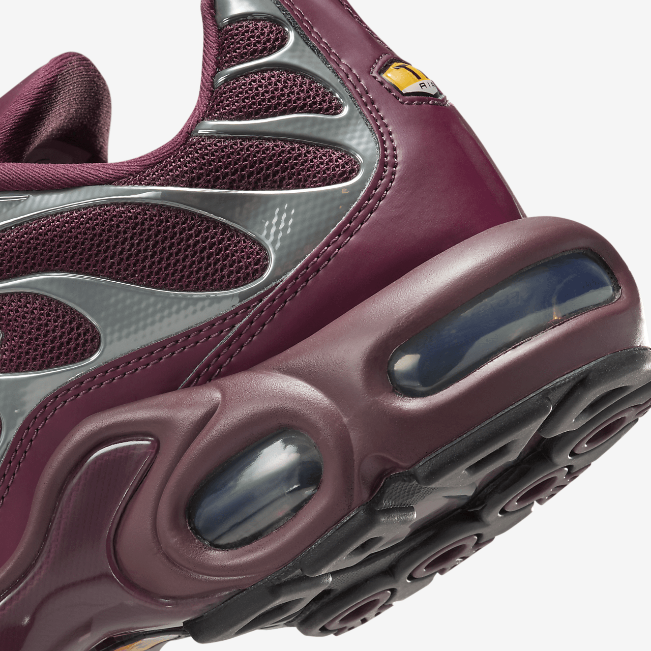 Nike Air Max Plus sneaker Night Maroon/Dark Team Red/Metallic Silver/Zwart