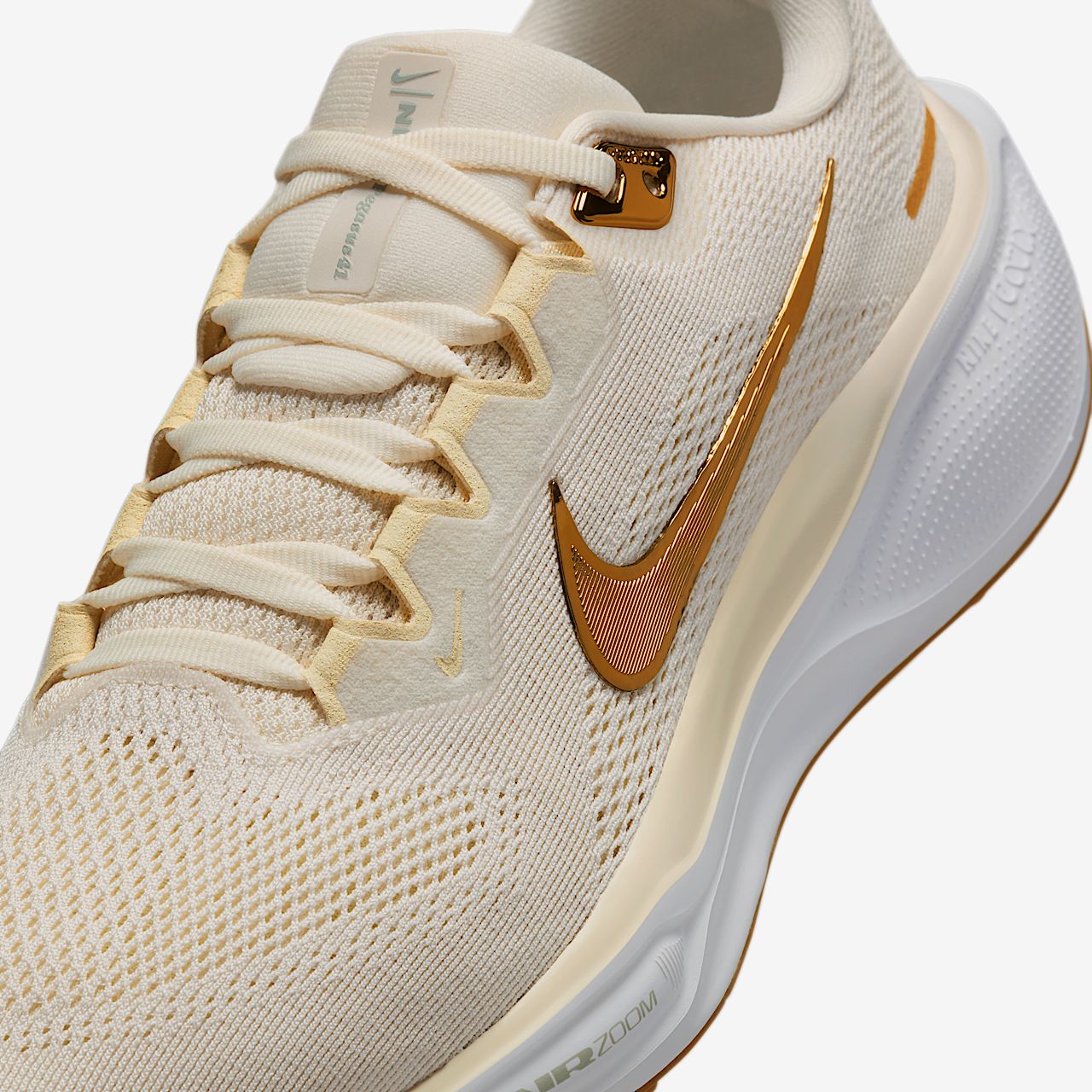 Nike Pegasus sneaker Phantom/Light Pumice/Sail/Metallic Gold