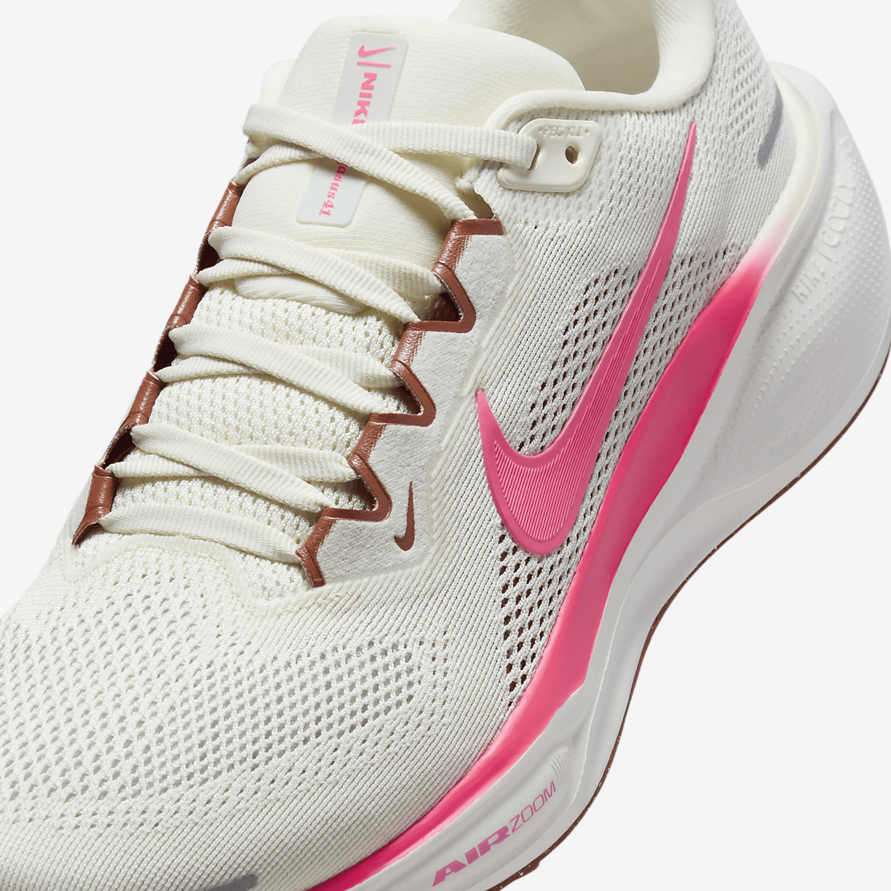 Nike Pegasus sneaker Coconut Milk/Photon Dust/Sail/Hot Punch