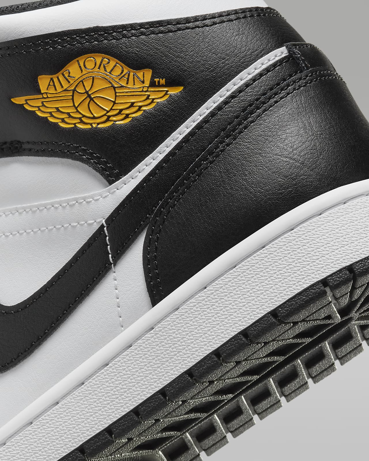 Air Jordan 1 Mid Herenschoenen. Nike BE