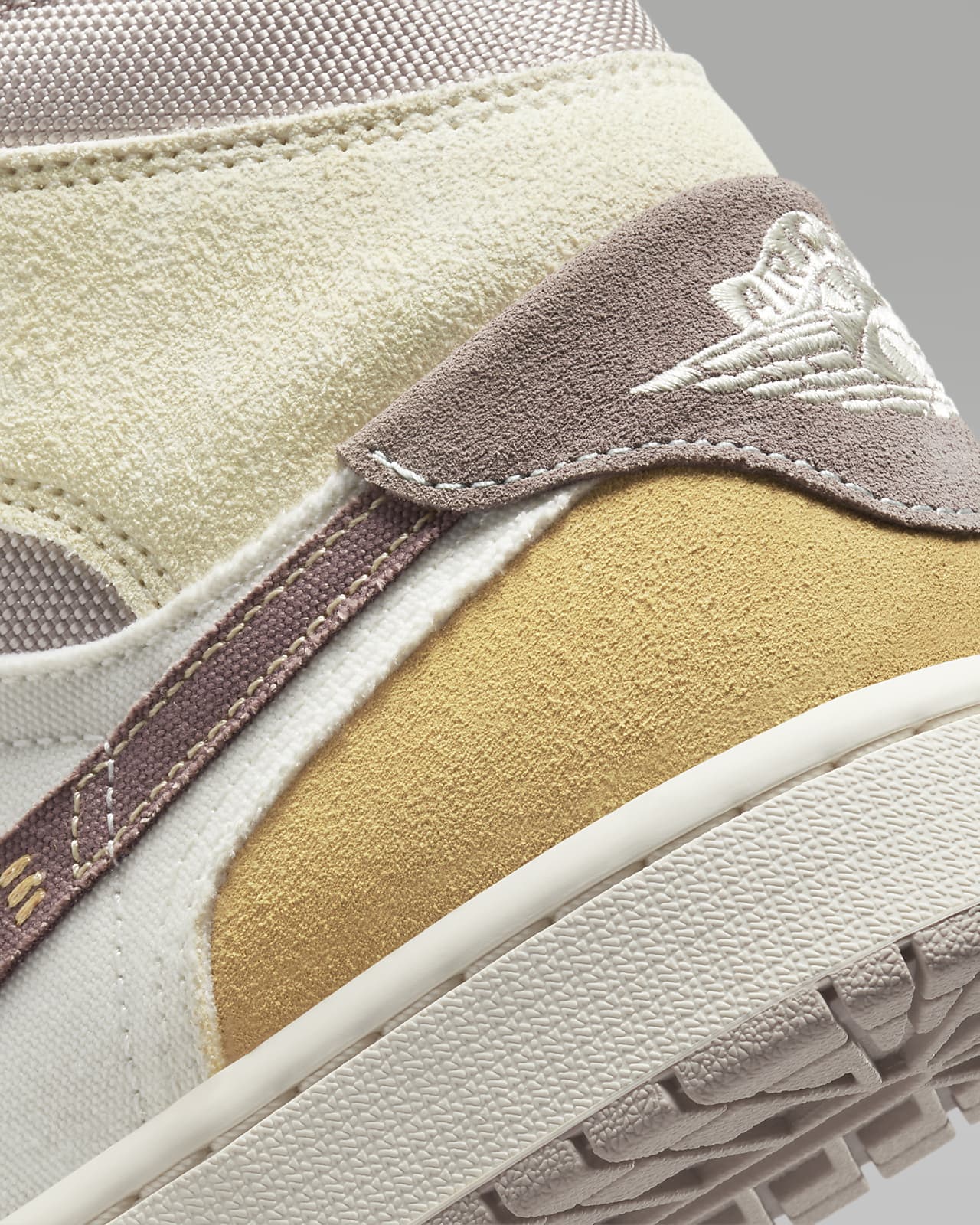 Nike air best sale jordan 1 beige