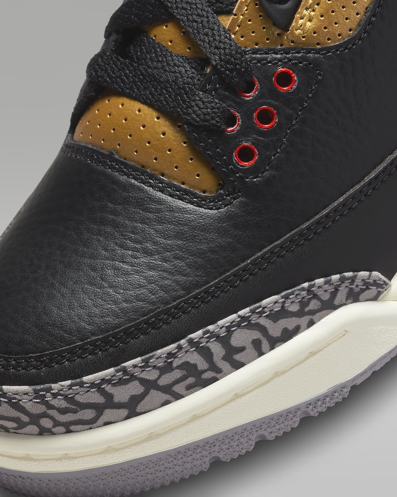 Air Jordan 3 Retro Women's Shoes. Nike LU