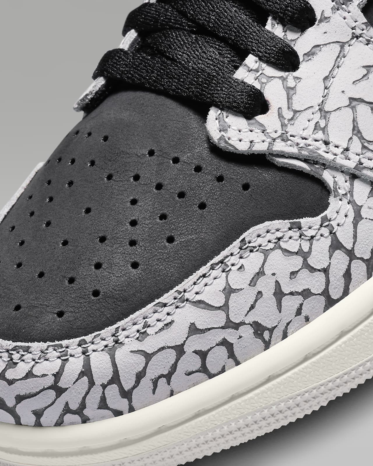 COOL!! Nike Air Jordan 1 Black Cement
