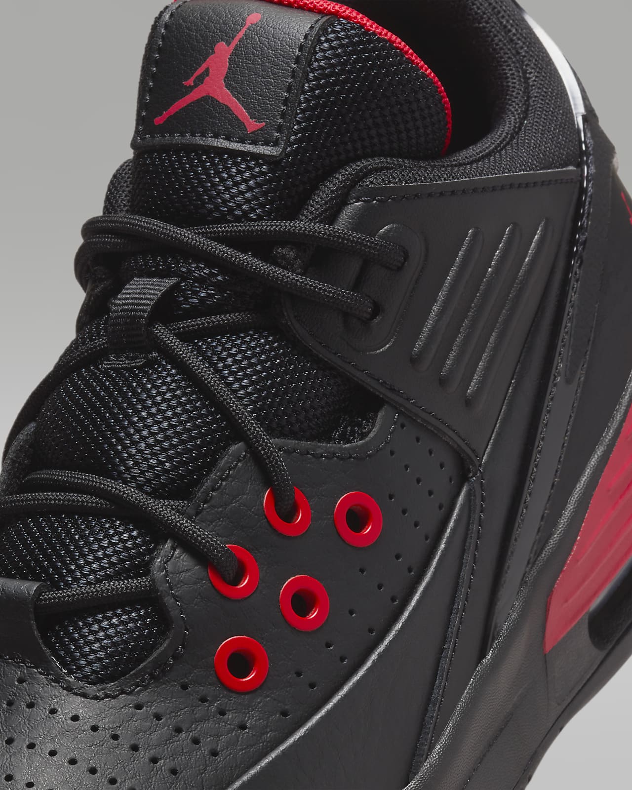 Jordan Max Aura 5 Older Kids Shoes. Nike SG