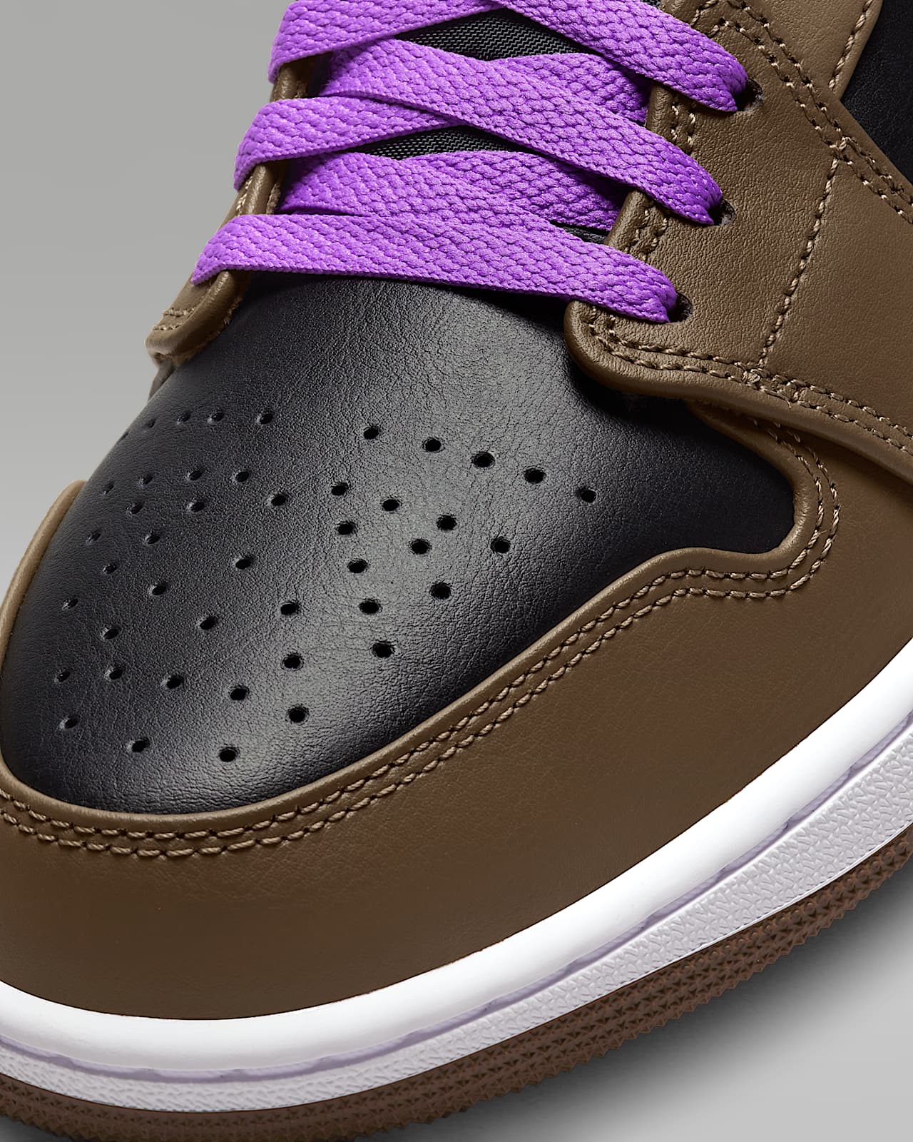 Air Jordan 1 Mid Men s Shoes. Nike RO
