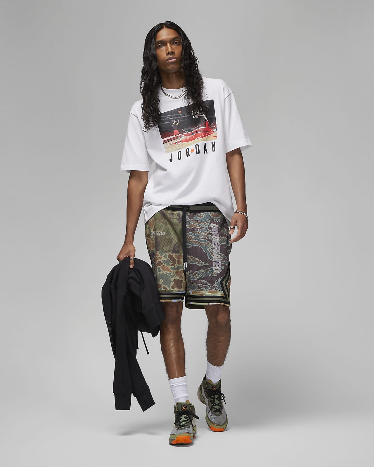 Jordan x UNDEFEATED Men s T Shirt. Nike BE