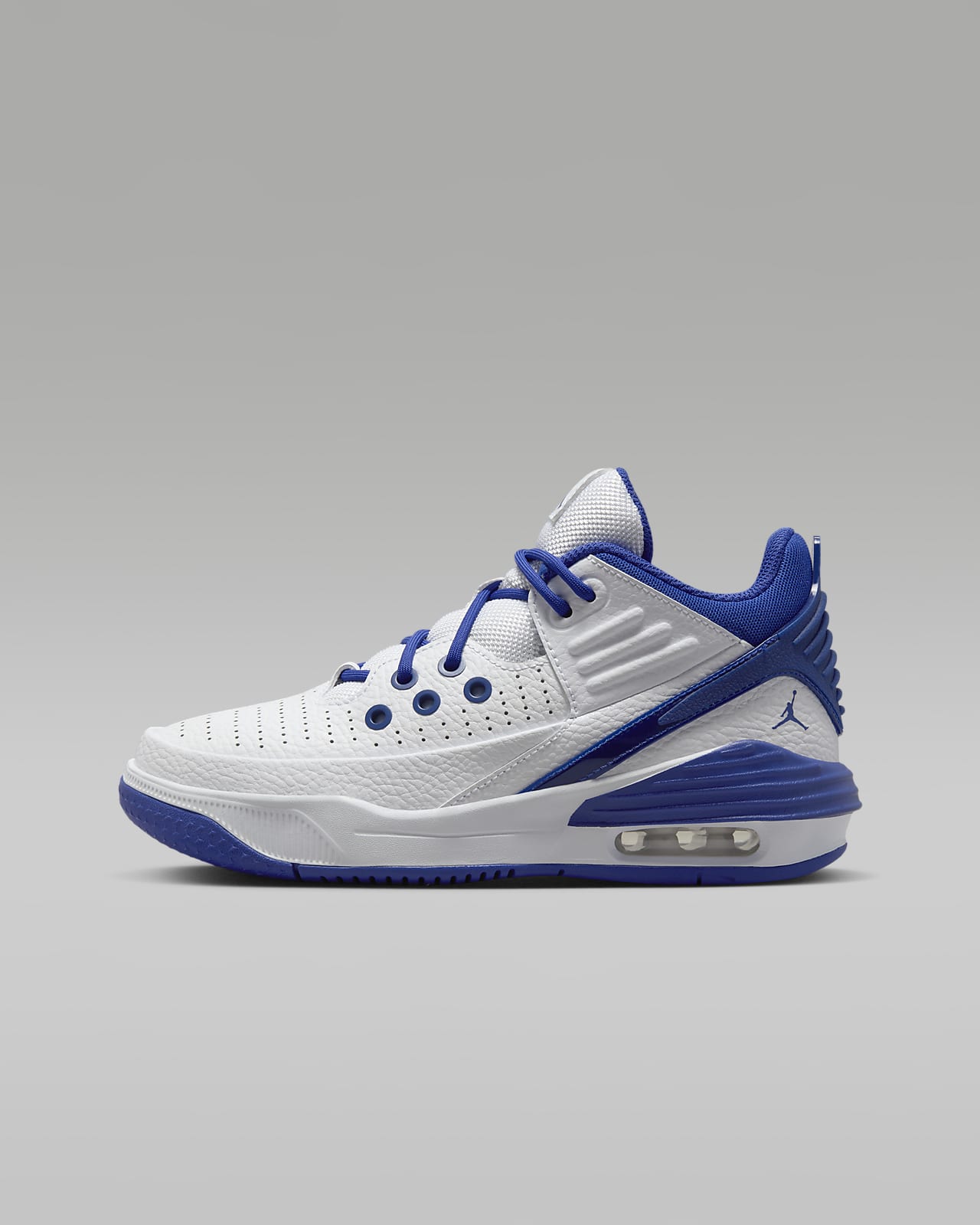 Jordan Max Aura 5 Older Kids Shoes. Nike IE