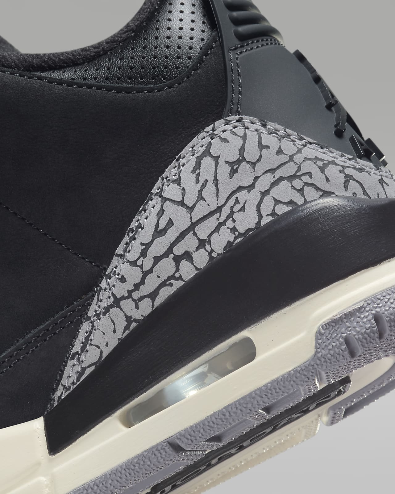 Sapatilhas Air Jordan 3 Off Noir para mulher. Nike PT