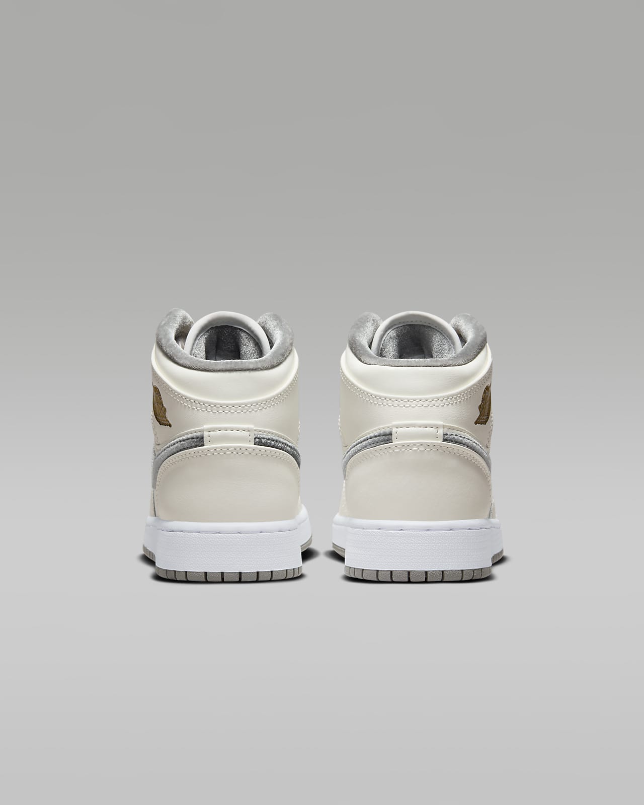 Jordan aj 1 mid se kids hot sale