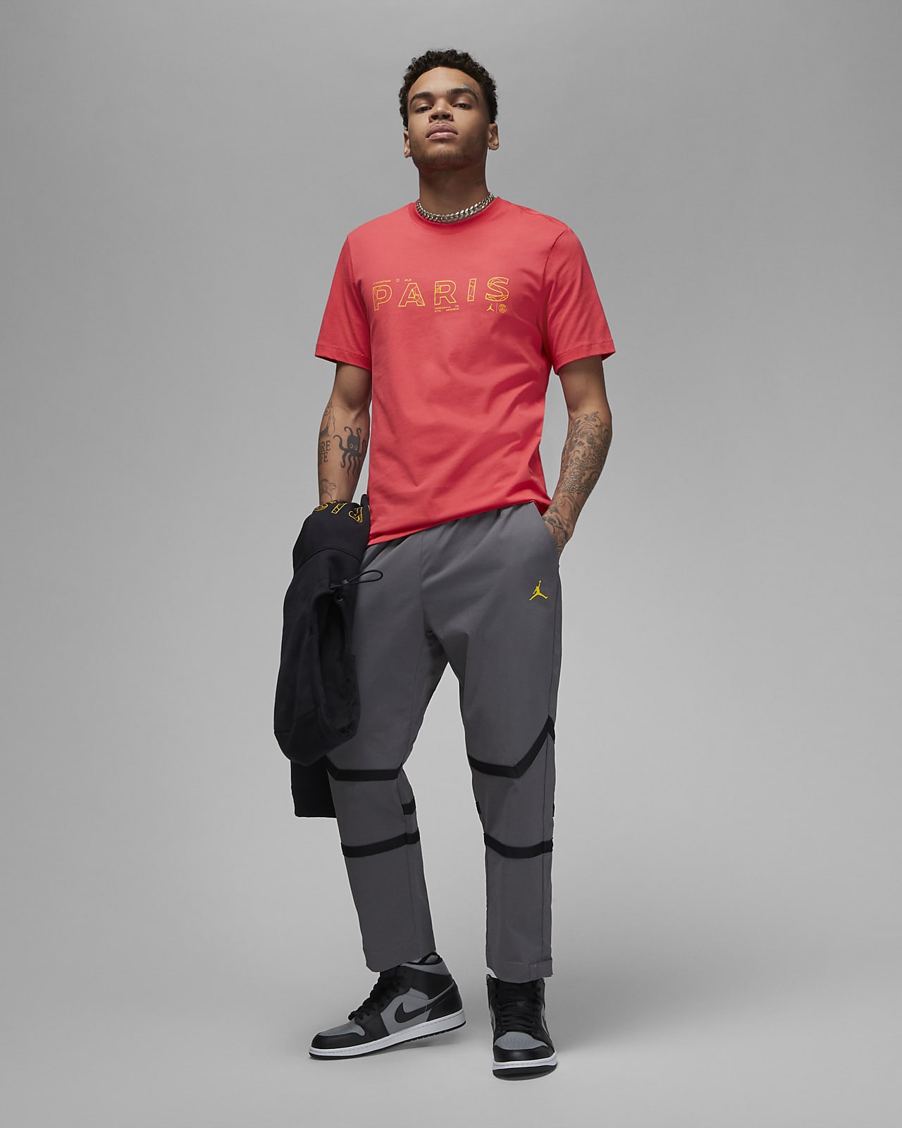 Paris Saint-Germain Men's Woven Trousers. Nike LU