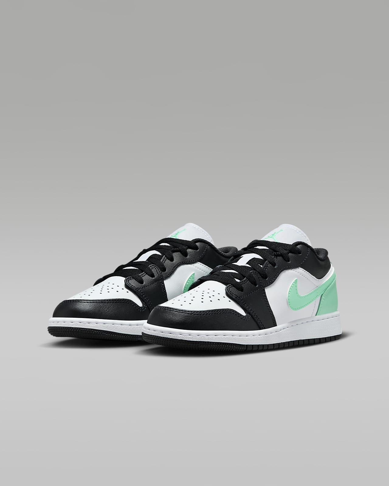 Air Jordan 1 Low Older Kids' Shoes