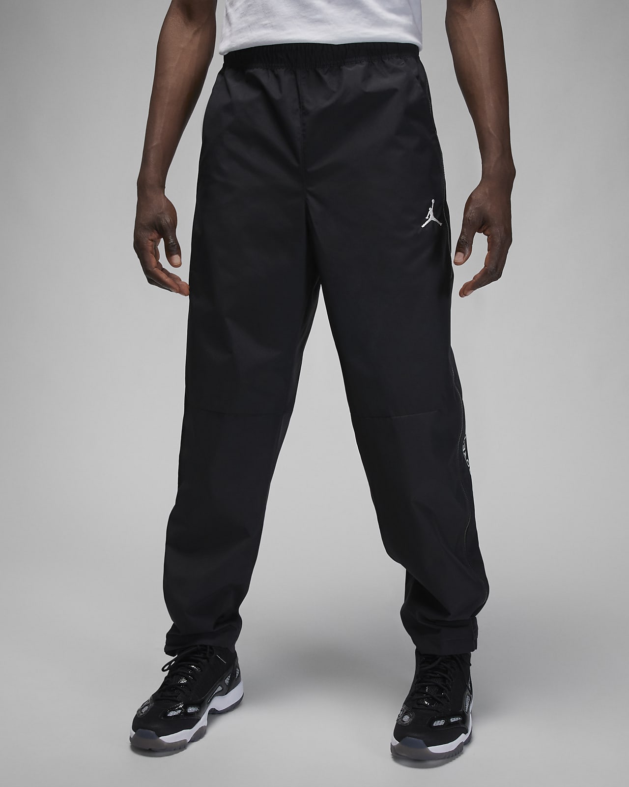 Jordan Trousers & Tights. Nike IN