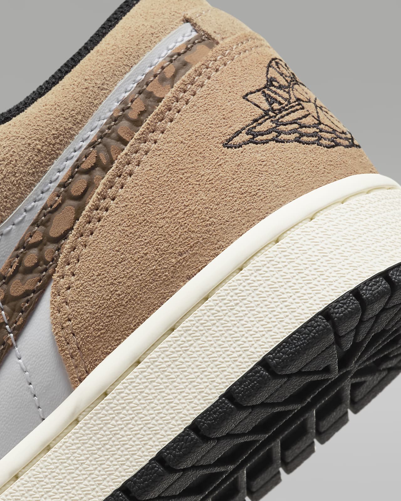 Jordan retro low cut hotsell